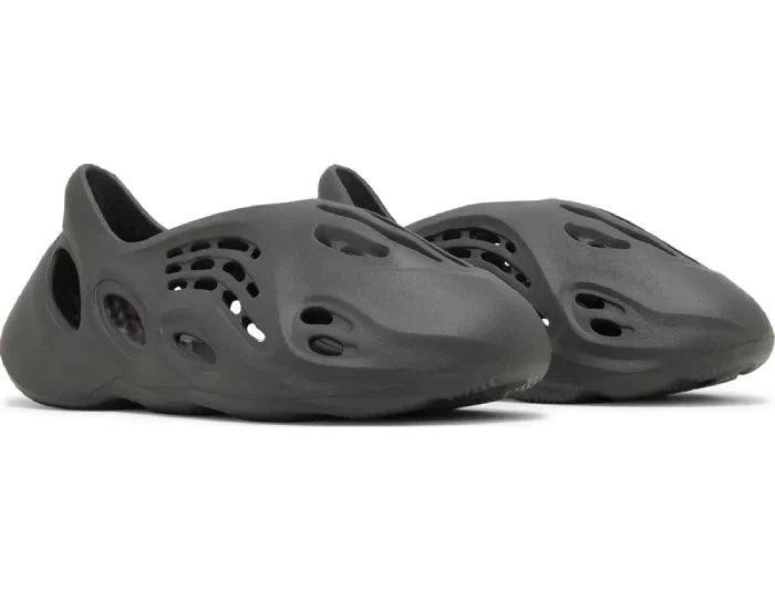 Adidas Yeezy Foam Runner 'Carbon' – Beatyourkicks